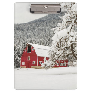 Carpeta De Pinza Nieve fresca en granero rojo