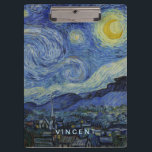 Carpeta De Pinza Noche estrellada Vincent van Gogh<br><div class="desc">Este bonito y bonito diseño artístico muestra el famoso cuadro del pintor holandés post-impresionista Vincent van Gogh, "La noche estrellada". Durante su estancia en el asilo de Saint Remy en los años 80, van Gogh describió las colinas onduladas y los cipreses que vio desde su ventana. También agregó el pueblo,...</div>