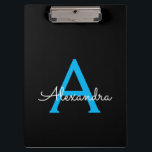 Carpeta De Pinza Nombra de monograma de guión azul negro<br><div class="desc">Portapapeles de planeación de nombres de monograma negro y azul. Esto hace que el dulce perfecto cumpleaños 16,  boda,  ducha de novia,  aniversario,  ducha de bebé o fiesta de soltera sea regalo para alguien que ama el lujo glam y los estilos de moda.</div>