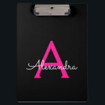 Carpeta De Pinza Nombre del Monograma de Giro del Guión Negro Calie<br><div class="desc">Portapapeles de planeamiento de nombres de monograma negro y rosa caliente. Esto hace que el dulce perfecto cumpleaños 16,  boda,  ducha de novia,  aniversario,  ducha de bebé o fiesta de soltera sea regalo para alguien que ama el lujo glam y los estilos de moda.</div>