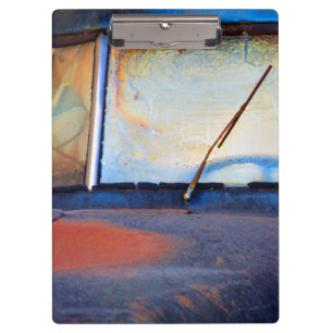 Carpeta De Pinza Parabrisas de un viejo camión oxidado