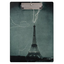 Rayo golpea la Torre Eiffel