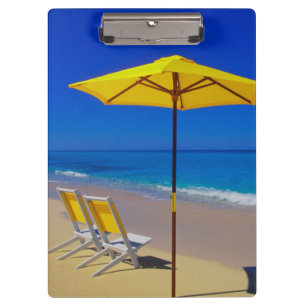 Carpeta De Pinza Sombrilla de playa amarilla y sillas en impecable