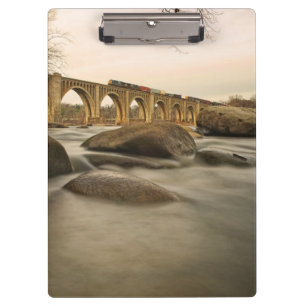 Carpeta De Pinza Tren sobre James River