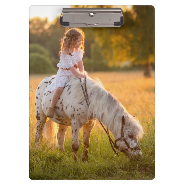 Carpeta De Pinza una niña pequeña y su poni (Anverso)