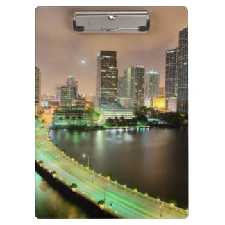 Carpeta De Pinza Ventajas del puente a través del canal a Miami