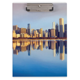 Carpeta De Pinza Vista del horizonte de Chicago con la reflexión