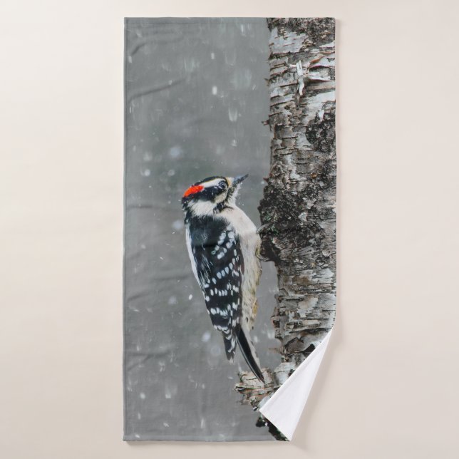 Carpintero lechoso en nieve - Fotografía original (Toalla de baño)