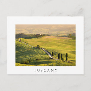 Carretera blanca en el paisaje toscano postal blan
