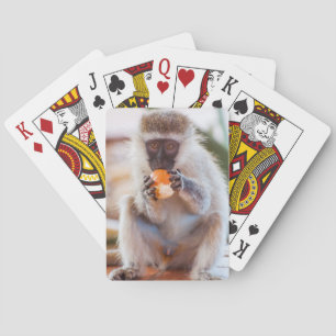 Cartas de juego con la imagen delantera de un mono