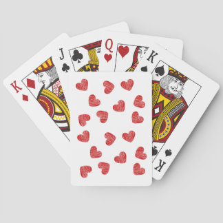 Cartas de juego con patrones de corazón rojo