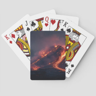 Cartas de juego de flujo de lava de volcán en erup