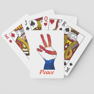 Cartas de juego de mano con signo de paz azul rojo