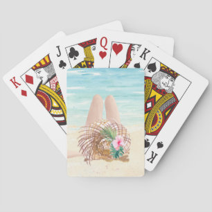 Cartas de juego en la playa con belleza del baño