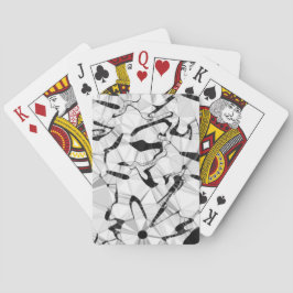 Cartas de juego en movimiento en blanco y negro