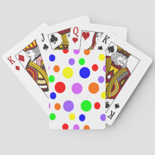 Cartas de juego en puntos de arcoiris