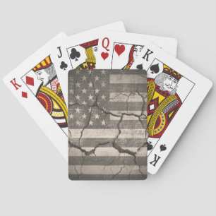 Cartas de juego rotas con la bandera estadounidens