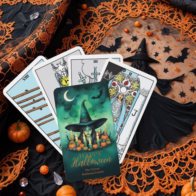 Cartas de póquer clásicas (Attractive & Mystical Halloween Witch Conjures Enchanting Spells Amid Glowing Candles Tarot Cards.)