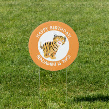 Cuidadosa cachorro de tigre feliz cumpleaños perso