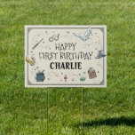 Cartel Harry Potter First Birthday<br><div class="desc">Welcome all your party guests with this super cute First Birthday yard sign from Harry Potter. Personalize by adding your child's name and age!</div>