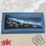 Cartera De 3 Hojas Billetera Fiesta Flip Flop Beach de Hawái<br><div class="desc">La belleza y el encanto de las islas hawaianas no conocen fronteras. Es un lugar y una cultura amados por millones de personas en todo el mundo. ¡Llena tu casa con Aloha! Mi tienda cuenta con varios diseños hawaianos, incluyendo edredones contemporáneos hawaianos, tapas tradicionales, impresiones temáticas de camisas Aloha y...</div>