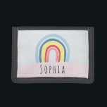 Cartera De 3 Hojas Chicas adoran a niños arcoiris de boho rosado<br><div class="desc">Este bonito diseño de billetera de chicas boho cuenta con un personalizado arcoiris con un fondo rosado y puede ser personalizado con el nombre de sus chicas. Perfecto para la primera billetera de un niño amante del arcoiris,  el regalo de cumpleaños perfecto.</div>