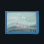 Cartera De 3 Hojas Chicas cortan azul bajo el mar Seal Kids<br><div class="desc">Esta bonita y acogedora billetera infantil cuenta con un ilustracion de focas oceánicas con peces,  algas y un fondo de olas azules. También hay espacio en la almohada para añadir personalización: un nombre en tipografía caprichosa. El perfecto regalo caprichoso bajo el mar para cualquier niño o aficionado al océano.</div>