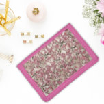 Cartera De 3 Hojas El cerezo sakura japonés florece en rosa<br><div class="desc">Esta cartera femenina de bonito presenta un hermoso patrón asiático de flores de cerezo y cerezos (o Sakura). Esta encantadora y práctica billetera rosa con su espléndido patrón floral haría un regalo ideal,  o simplemente se estropearía.</div>