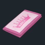 Cartera De 3 Hojas La corona de la princesa magenta sobre fondo rosad<br><div class="desc">¡Ningún juego de disfraces está completo sin corona! Ayude a su hijo a recordar qué tan princesa es con esta copia magenta de Vision Studio. ¡Descúbrelos!</div>