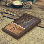 Cartera De 3 Hojas Monograma de tono de madera rústica<br><div class="desc">Mantenga su dinero y sus cartas con un aspecto clásico de tonos de madera con el triplio Rustic Wood Tone Monogram. Personaliza tu Monograma y nombre.</div>