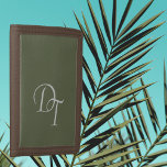 Cartera De 3 Hojas Monogramado - Olivo<br><div class="desc">Monogramado - Color de oliva (6A6A45 ) Cartera para hombres . Diseñado para los amantes de este armonioso matiz de color verde y clásico cuando viajan. Fácilmente personalizar ahora con las letras de su elección . Diseño de Alma Wad . __________ El verde está conectado con frecuencia con los signos...</div>