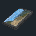 CARTERA DE 3 HOJAS MONTAÑAS<br><div class="desc">Un diseño abstracto,  colorido y luminoso,  con vistas a la montaña,  cielo azul,  roca y árboles.</div>