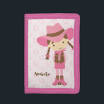 Cartera De 3 Hojas Niña dulce de brunette<br><div class="desc">Dulce ilustracion de una linda vaquera sobre un fondo de patrón de herradura rosa claro. Personalízalo con el nombre de tu niñita como un regalo de la clase que ella amará.</div>