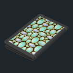 Cartera De 3 Hojas Opal Brooch Gem Gemstone Turquoise Pattern<br><div class="desc">Esta cartera tiene un patrón de inclinación de broche de bonito con cadenas de oro. Este diseño impreso único tiene el aspecto de ópalos dispuestos en una especie de mosaico sobre un fondo negro de personalizable. Las formas ovaladas tienen un aspecto opaco de madre a perla con remolinos azules, verdes...</div>