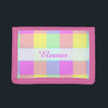 Cartera De 3 Hojas Pastel de arcoiris al borde del agua | Nombre pers<br><div class="desc">Este diseño luminoso y colorido tiene un patrón cuadrado/marcado repitiendo con textura ligera en un arcoiris intenso de colores pastel. Es un diseño elegante,  vibrante,  de tablero de ajedrez enchapado en bonito que parece primavera. Disfruta como está o lo usas como fondo para tu texto y fotos.</div>