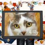 Cartera De 3 Hojas Personalizado Nombre de foto Texto personalizado<br><div class="desc">Carga una foto, agrega texto y crea fácilmente tu cartera personalizada. Haga clic en EDIT para cambiar el color del texto. Puede TRANSFERIR este DISEÑO a otros productos de Zazzle y ajustarlo para que se ajuste a la mayoría de los artículos de Zazzle. Los diseños de Standard Studio se realizan...</div>