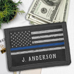 Cartera De 3 Hojas Policía de Línea Azul delgada personalizada<br><div class="desc">Billetera delgada de la Línea Azul - Bandera estadounidense con colores de bandera policial, diseño angustiado . Personaliza con el nombre del oficial de policía. Esta cartera personalizada de la policía es perfecta para la policía y las familias que aplican la ley y todos los que los apoyan. Un maravilloso...</div>