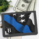 Cartera De 3 Hojas Policía personalizada delgada de la línea azul<br><div class="desc">Billetera delgada de la Línea Azul - Bandera estadounidense con colores de bandera policial, diseño angustiado . Personaliza con el nombre del oficial de policía. Esta cartera personalizada de la policía es perfecta para la policía y las familias que aplican la ley y todos los que los apoyan. Un maravilloso...</div>