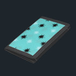 Cartera De 3 Hojas Starburst turquesa atómica TriFold Nylon Wallet<br><div class="desc">Esta Cartera de Nylon TriFold Turquoise Atómico tiene toda la diversión moderna de mediados de siglo de la cocina de su abuela, menos el linóleo pegajoso. El diseño kitsch tiene un fondo verde con especkles dorados y estribos de color negro colocados al azar, con tonos de agua y turquesa. Esta...</div>