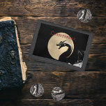 Cartera de trípica de dragón personalizada<br><div class="desc">Esta impresionante billetera de dragón iluminada por luna hace un gran regalo para los niños interesados en leyendas de mitos y bestias mágicas</div>