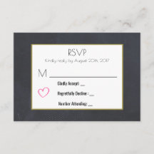 Cartucho negro con un RSVP de corazón rosado