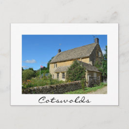 Casa de campo inglesa con postal blanca de jardín