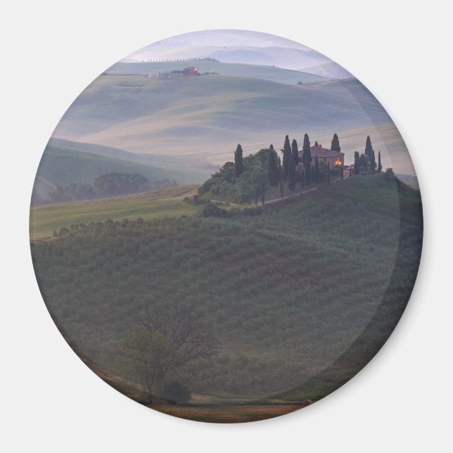 Casa en la Toscana en el imán de la niebla matutin (Frente)