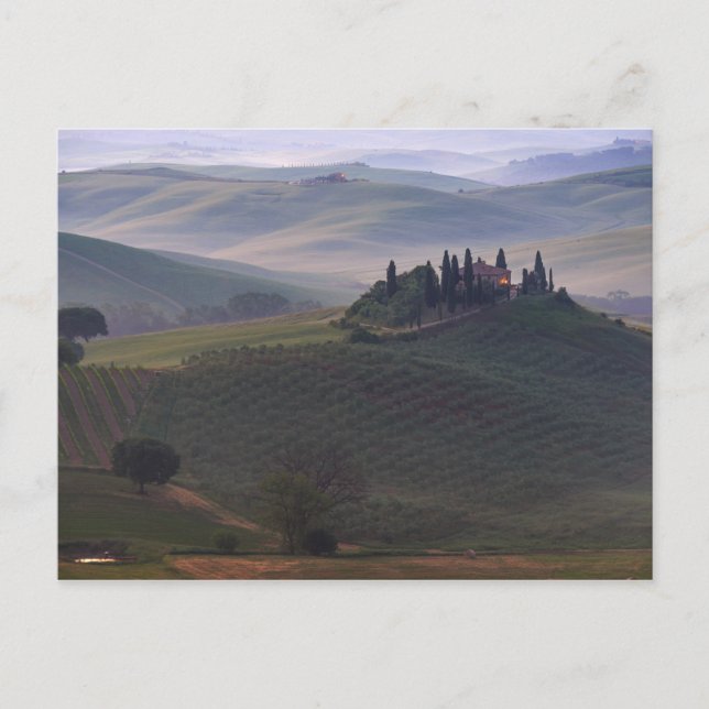 Casa en Toscana en la postal matutina de niebla (Anverso)