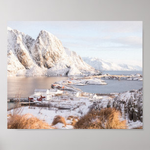 Casa rústica de montañas nevadas póster descargabl