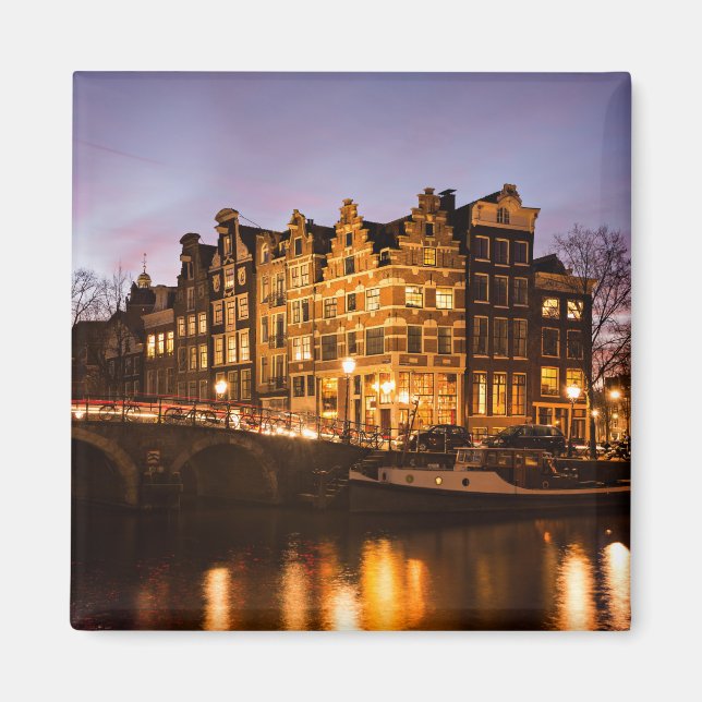Casas del canal de Ámsterdam en el imán del atarde (Frente)
