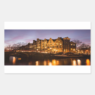 Casas del canal de Amsterdam en el pegatina rectan