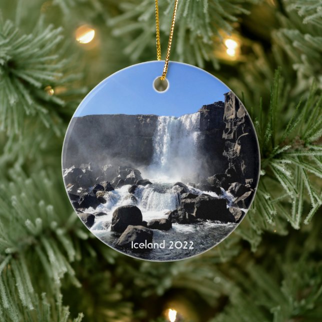 Cascada de agua de Islandia - ornamento cerámico (Árbol)