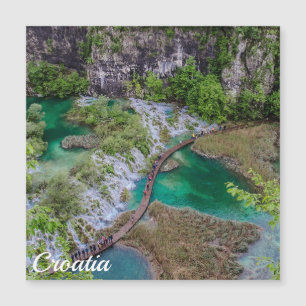 Cascada de cascada del parque de lagos Plitvice