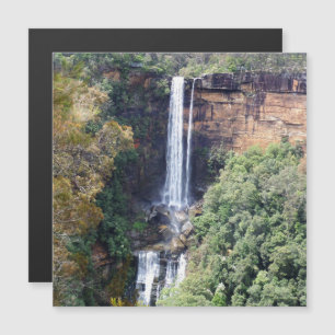 Cascada de la naturaleza en la tarjeta magnética F